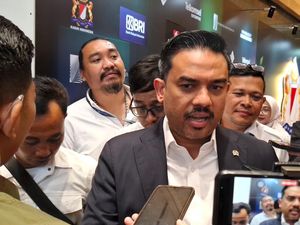 Menteri UMKM Buka-bukaan Jilbab hingga Batik Impor China Banjiri RI