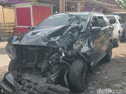 Kondisi Anggota DPRD Kulon Progo Usai Tabrak Truk Parkir hingga Mobil Ringsek