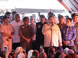 Momen Andre Rosiade Dampingi Prabowo Kunjungi Korban Banjir di Sumbar