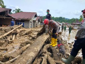 Korban Meninggal Akibat Bencana di Agam 120 Orang, 74 Masih dalam Pencarian
