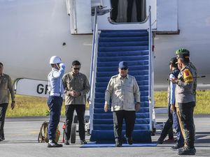 Presiden Prabowo Tinjau Korban Bencana di Tapteng