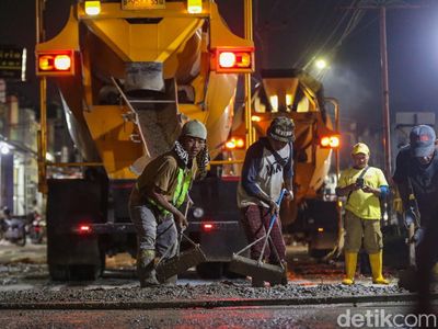 Potret Warga Tambun Cor Jalan - Bongkar Bangunan Tutup Drainase