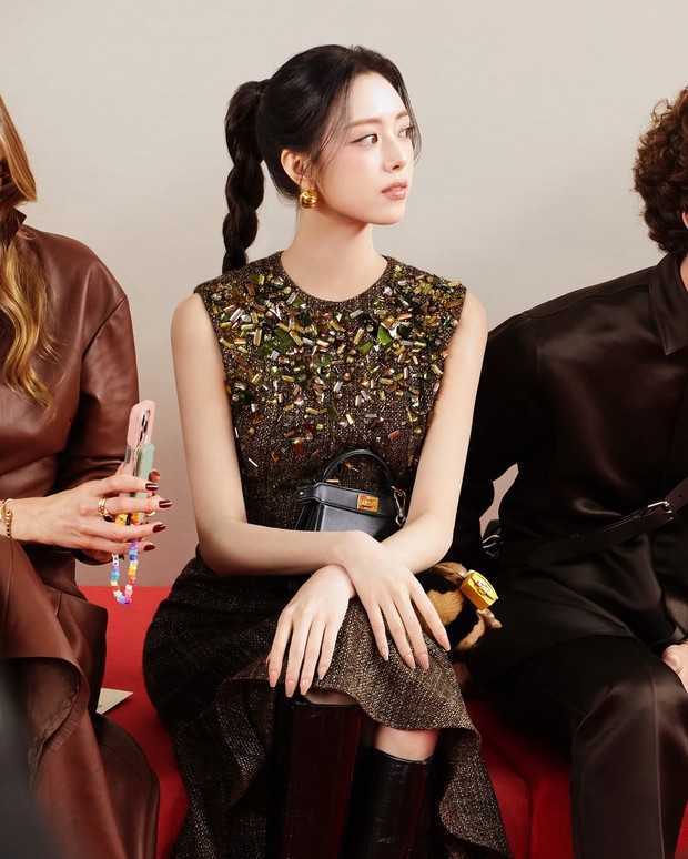 Yuna ITZY akan memerankan seorang aktris dalam drama My Favorite Employee. Peran barunya ini menjadi tantangan baru untuknya yang baru terjun dalam dunia akting.