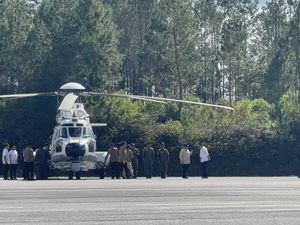Usai dari Tapteng, Prabowo Lanjut ke Aceh untuk Tinjau Warga Korban Bencana