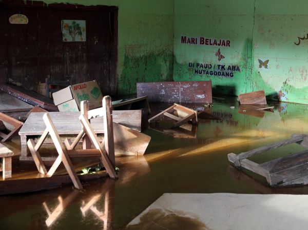 Sekolah di Tapanuli Selatan Rusak Diterjang Banjir Bandang