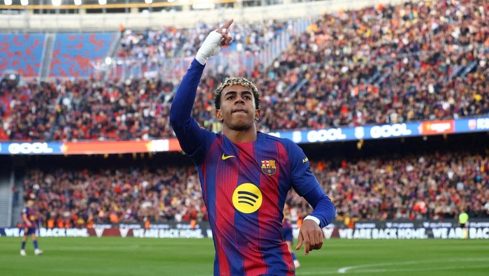 Soccer Football - LaLiga - FC Barcelona v Deportivo Alaves - Spotify Camp Nou, Barcelona, Spain - November 29, 2025 FC Barcelonas Lamine Yamal celebrates scoring their first goal REUTERS/Albert Gea     TPX IMAGES OF THE DAY