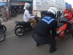 Kisah Pemotor di Cibinong Kena Batunya karena Ngeyel Lawan Arah