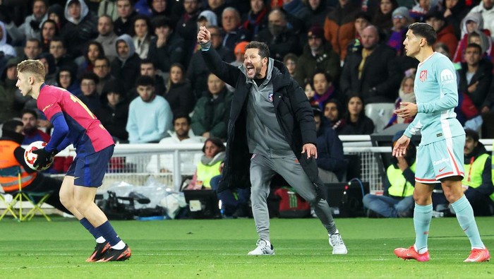 Diego Simeone coaches during the match between FC Barcelona and Atletico Madrid, corresponding to the first leg of the Copa del Rey semi-final, at the Lluis Companys Stadium in Barcelona, Spain, on February 25, 2025. (Photo by Joan Valls/Urbanandsport/NurPhoto via Getty Images)