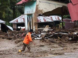 Kisah Heroik Fendi Gendong dan Selamatkan Warga dari Terjangan Galodo Agam