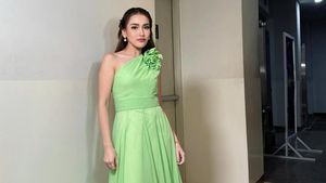 Kegiatan Akhir Tahun Positif Ayu Ting Ting