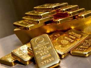 Emas Jadi Mainan Investor: Dari Aset ke Ladang Spekulasi