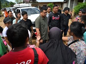 Ditinjau Gubsu Bobby, Warga di Tukka Minta Alat Berat Bersihkan Longsor