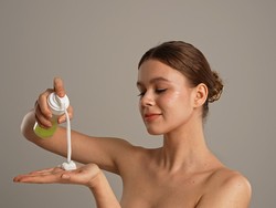 5 Facial Wash Salicylic Acid Rekomendasi Dermatolog, Ampuh Atasi Jerawat