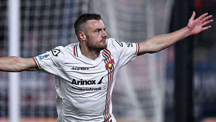 BOLOGNA, ITALY - DECEMBER 01: Jamie Vardy of Cremonese celebrates his goal during the Serie A match between Bologna FC 1909 and US Cremonese at Renato DallAra Stadium on December 01, 2025 in Bologna, Italy. (Photo by Image Photo Agency/Getty Images)