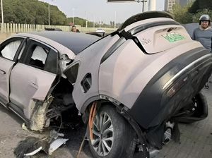 Kecelakaan Ngeri Mobil Listrik, Bagian Belakang sampai Terlepas