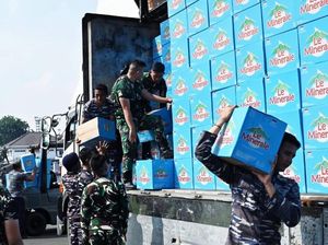 Le Minerale Salurkan Bantuan Air Mineral untuk Korban Banjir di Sumatera