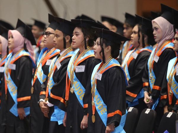 Lulusan Baru Siap Hadapi Tantangan Global