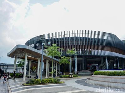 Melihat Lebih Dekat Salah Satu Stasiun Tersibuk di Jakarta