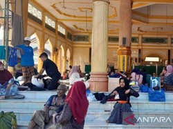 Lansia dan Balita Pengungsi Banjir di Bireuen Aceh Mulai Sakit