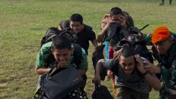 Video: Momen 150 Siswa-Siswi Tapteng Dievakuasi Pakai Helikopter
