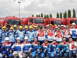 Pasok BBM di Sumatera, Pertamina Kerahkan Awak Mobil Tangki Lintas Pulau