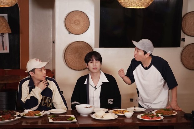 Acara ragam 'Three Idiots in Kenya' dibuka dengan kejadian tak terduga di awal kedatangan Lee Su Geun, Eun Ji Won, dan Kyuhyun ke Nairobi. Mereka menghadapi insiden dengan cara yang menghibur.