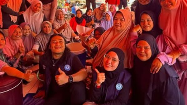 Salut! Praz Teguh Terjun ke Dapur Darurat Bantu Korban Bencana