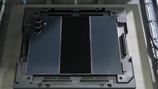 Samsung memamerkan proses produksi ponsel lipat tiga Galaxy Z Trifold dalam sebuah video yang ditayangkan di kanal YouTube resmi mereka.