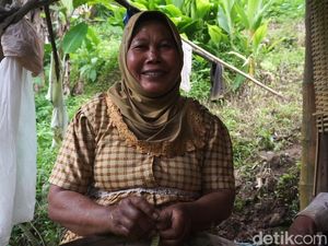 Setianya Simpen Temani Karmin Hidup 22 Tahun di Dasar Jurang Mojokerto