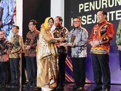 Sukses Tekan Kesenjangan, Pemprov Banten Raih Penghargaan dari Kemendagri