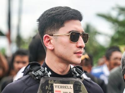 Gaya Verrell Bramasta Kunjungi Korban Banjir Sumatera Pakai Vest, Jadi Sorotan