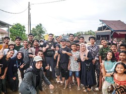 Verrell Bramasta Bantu Korban Bencana di Padang, Kasih Sembako-Motor