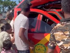 Video Viral Emak-emak Korban Banjir Ngamuk ke Tim SAR