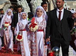 Dunia Hari Ini: Puluhan Pasangan Menikah Massal di Gaza 2 Tahun Usai Serangan Israel