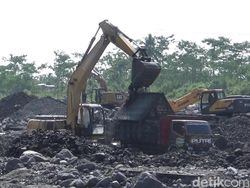 Tambang Pasir Lumajang Beroperasi Lagi Usai Erupsi Semeru