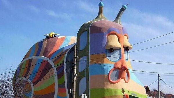 Bangunan dengan Desain Aneh yang Bikin Mata Terbelalak