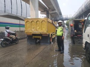 Banjir Rob Setinggi 20 Cm di Jakut Pagi Ini, Lalin Sempat Macet