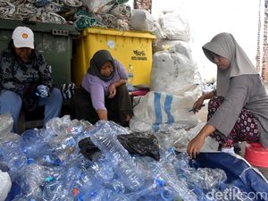 Perjuangan Srikandi Samber yang Jadi Penggerak Bank Sampah Surabaya
