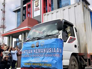 Polda Sumsel Salurkan Bantuan untuk Korban Bencana di Sumatera Utara