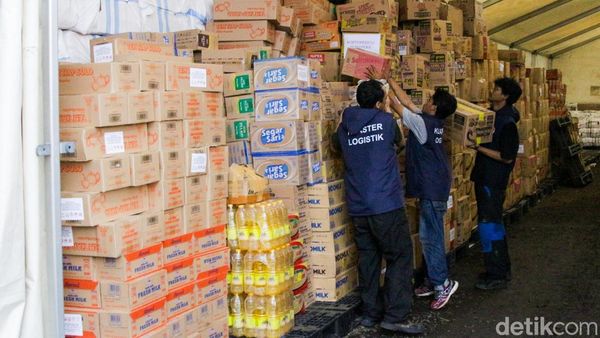 Bantuan Sosial Terus Berdatangan ke Posko Bencana Halim