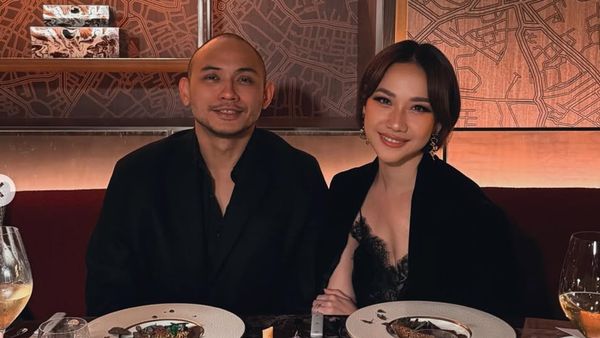 Potret BCL & Tiko Aryawardhana Rayakan Anniversary, Tampil Couple Serba Hitam