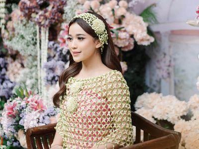 8 Foto Siraman Brisia Jodie, Cantik Memukau Dengan Riasan Soft yang Flawless