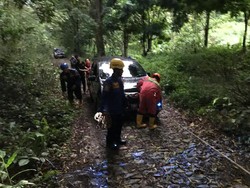 Video: 2 Mobil Wisatawan Tersesat gegara Google Maps di Gunung Pancar Bogor