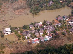 Siklon Ditwah Menerjang: Turis Dievakuasi, Warga Sri Lanka Berjuang