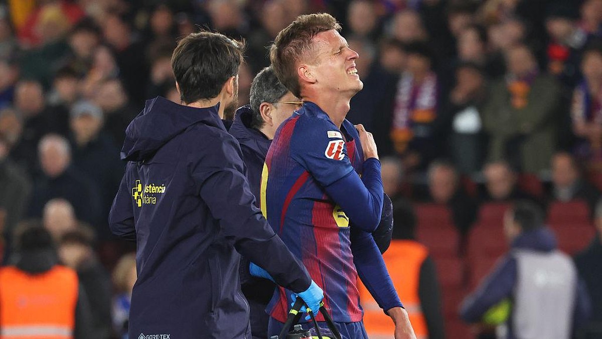 Dani Olmo harus absen sekitar sebulan karena dislokasi bahu. Foto: NurPhoto via Getty Images/NurPhoto