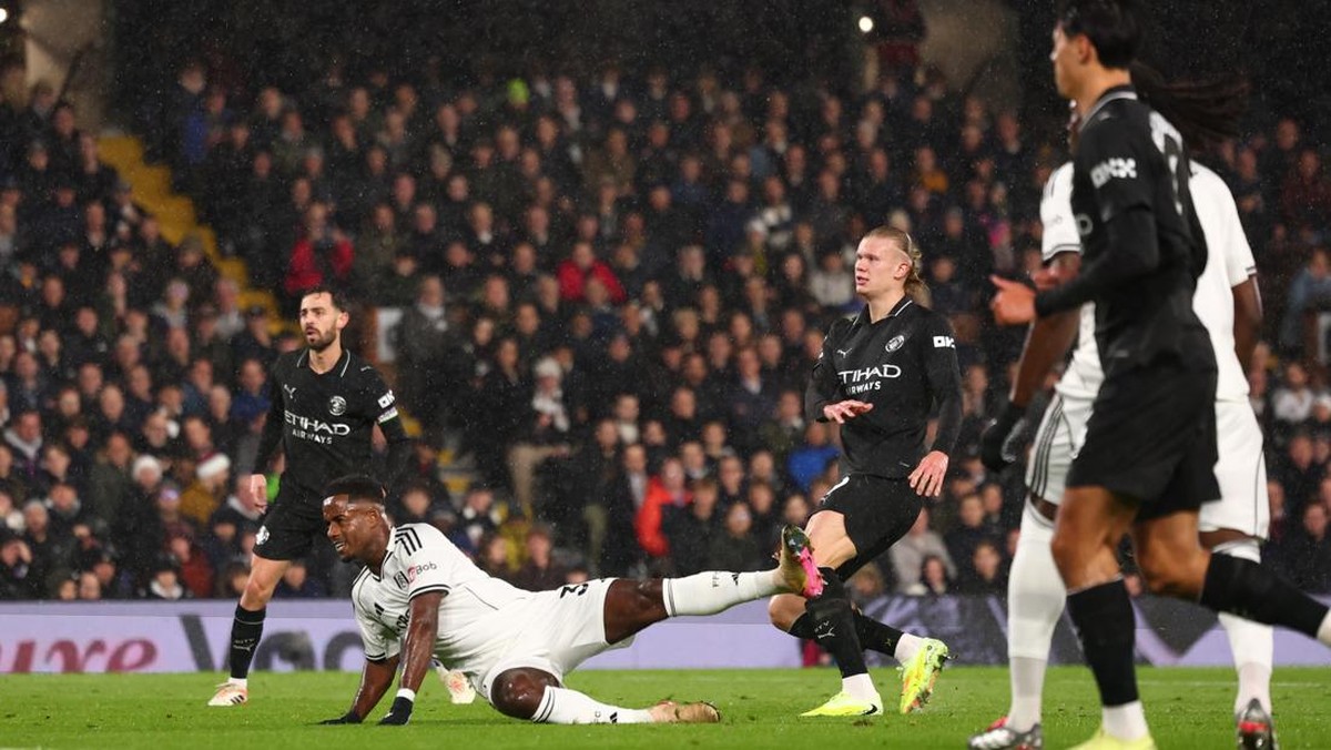 Manchester City unggl 3-1 atas Fulham di babak pertama, dengan Erling Haaland menyumbang satu gol dan assist. (Foto: Shaun Brooks - CameraSport via Getty Images)