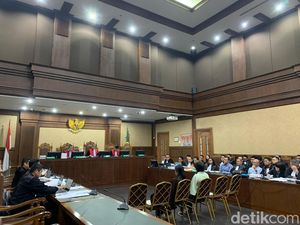 Hakim Tegur Marcella Santoso dan Suami gegara Bisik-bisik Saat Sidang