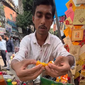 Jajanan Unik di India Nih! Ada Telur Campur Bola-Bola Susu Goreng