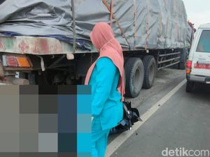 Pengendara Motor Tewas Tabrak Truk Parkir di JLU Lamongan