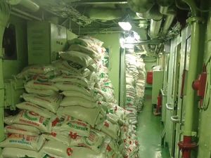 Tembus Aceh Tamiang, Kemensos Kirim Logistik dengan Kapal & Helikopter